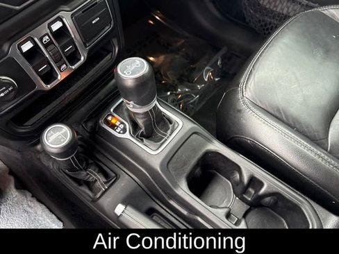 Used 2018 Jeep Wrangler Unlimited Sahara image 16