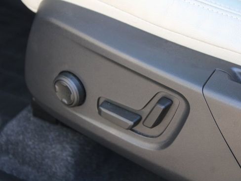 Used 2023 Volvo XC40 B5 Plus w/ Protection Package Premier image 24