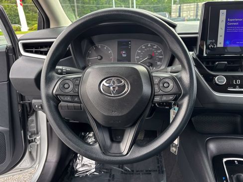 Used 2025 Toyota Corolla LE FWD image 23