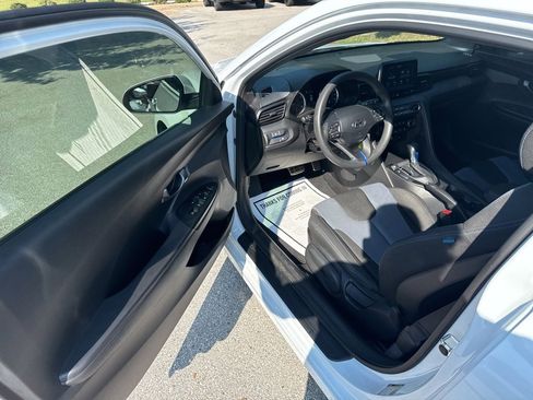 Used 2020 Hyundai Veloster 2.0 image 9