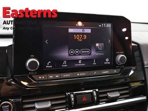 Used 2022 Nissan Pathfinder SV AWD/4WD image 18