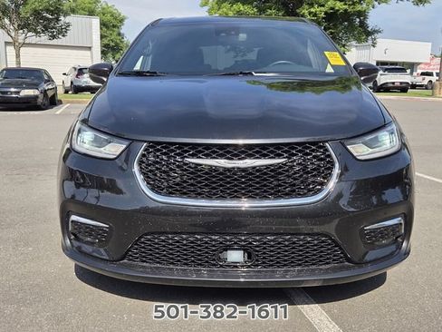 Used 2023 Chrysler Pacifica Touring FWD image 8