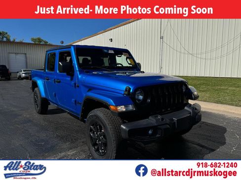 Used 2022 Jeep Gladiator Sport AWD/4WD image 1