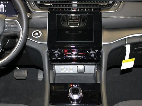 New 2025 Jeep Grand Cherokee Laredo X w/ Luxury Tech Group I image 12