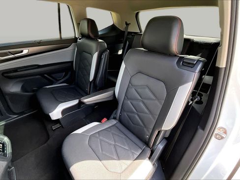 Used 2024 Volkswagen Atlas Peak Edition SEL AWD/4WD image 18