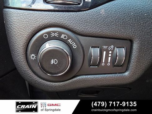 Used 2021 Jeep Cherokee Latitude Plus FWD image 13