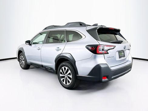 Used 2025 Subaru Outback Premium image 5