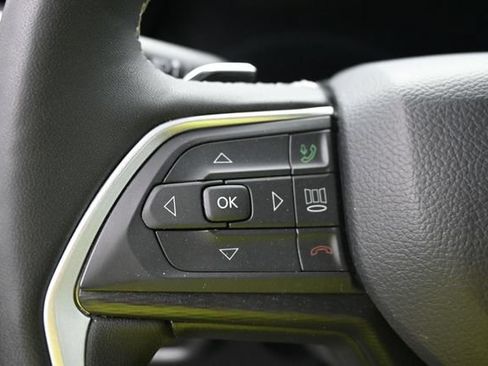 Used 2025 Jeep Grand Cherokee Altitude AWD/4WD image 17