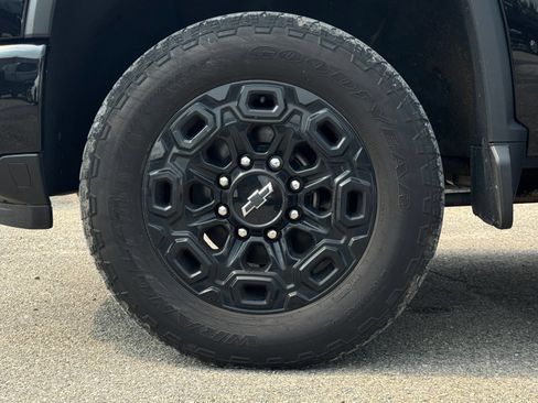 Used 2024 Chevrolet Silverado 2500 LTZ w/ LTZ Plus Package AWD/4WD image 9