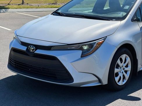 Used 2025 Toyota Corolla LE FWD image 29