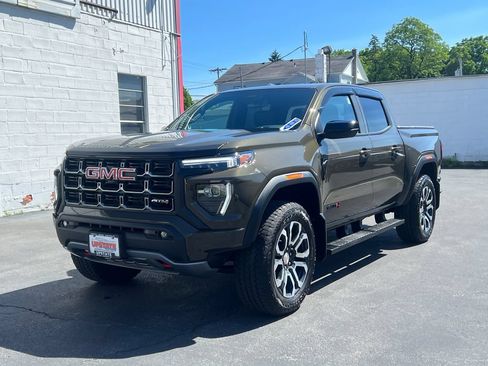 Used 2024 GMC Canyon AT4 AWD/4WD image 3