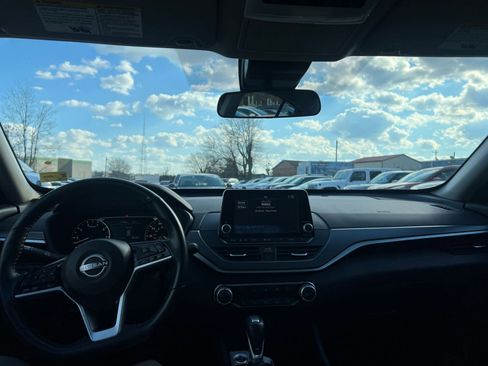 Used 2025 Nissan Altima 2.5 SR image 32