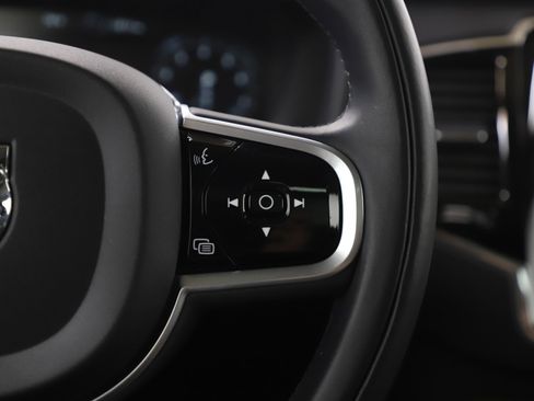 Used 2022 Volvo XC90 T6 Momentum w/ Advanced Package image 29