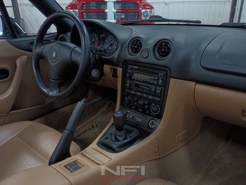 Used 1999 MAZDA MX-5 Miata RWD image 48