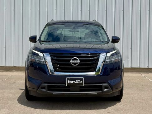 Used 2022 Nissan Pathfinder SV AWD/4WD image 9