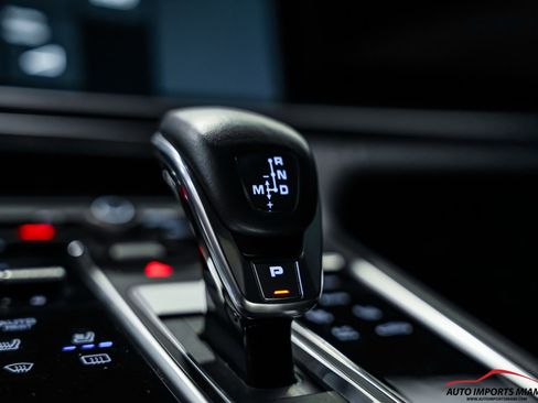 Used 2018 Porsche Panamera image 76