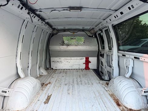 Used 2013 Chevrolet Express 2500 RWD image 14
