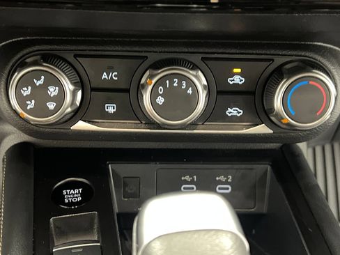Used 2025 Nissan Kicks SV AWD/4WD image 53