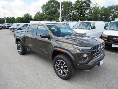 Used 2023 GMC Canyon AT4 w/ AT4 Premium Package AWD/4WD image 3