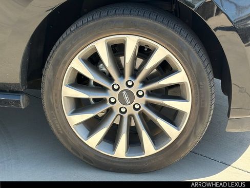 Used 2018 Lincoln Navigator Select w/ Technology Package AWD/4WD image 6
