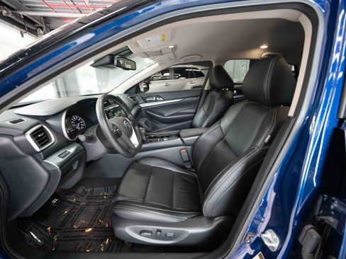 Used 2022 Nissan Maxima SV w/ Floor Mat Group FWD image 9
