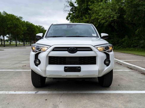 Used 2023 Toyota 4Runner SR5 image 3