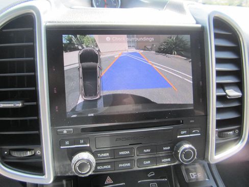 Used 2017 Porsche Cayenne image 31