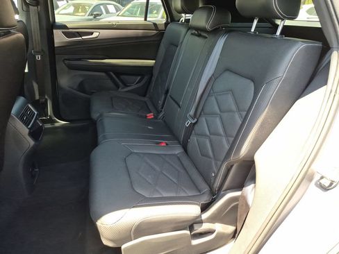 Used 2025 Volkswagen Atlas Cross Sport SE FWD image 28
