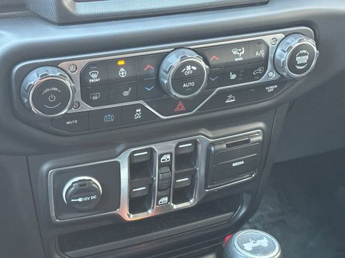 Used 2023 Jeep Wrangler Unlimited Sahara w/ Cold Weather Group AWD/4WD image 22