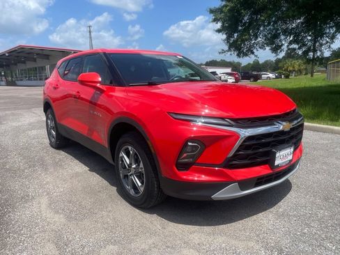 Used 2026 Chevrolet Blazer LT FWD image 2