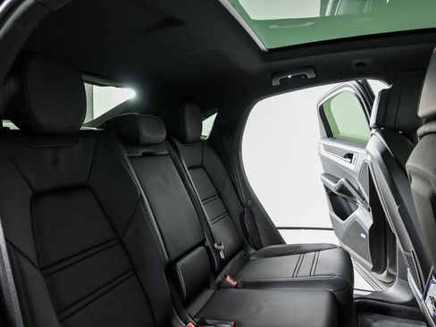 Certified 2025 Porsche Cayenne Coupe image 23