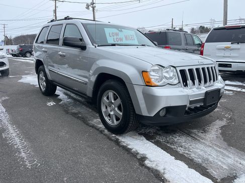 Used 2010 Jeep Grand Cherokee Laredo image 4