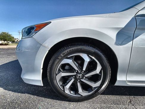 Used 2017 Honda Accord EX-L image 18
