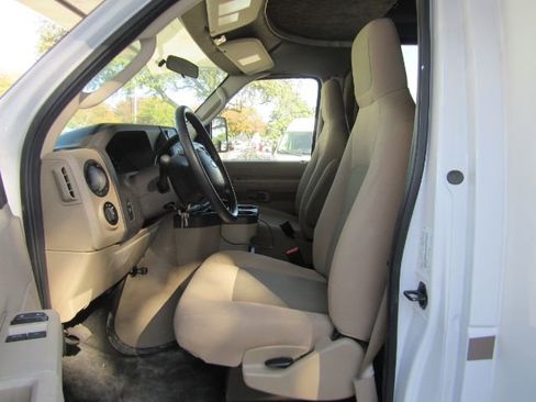Used 2017 Ford E-450 and Econoline 450 Super Duty w/ Motorhome Prep Package image 9