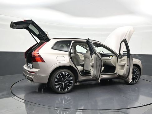 New 2026 Volvo XC60 T8 Ultra w/ Protection Package Premier AWD/4WD image 29