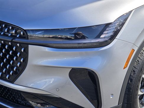 Used 2024 Lincoln Nautilus Premier image 10