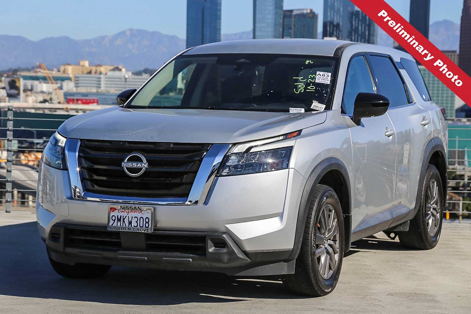 Used 2024 Nissan Pathfinder S FWD image 1