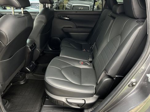 Used 2020 Toyota Highlander XLE image 25