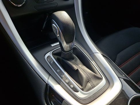 Used 2016 Ford Fusion SE w/ Equipment Group 201A image 14