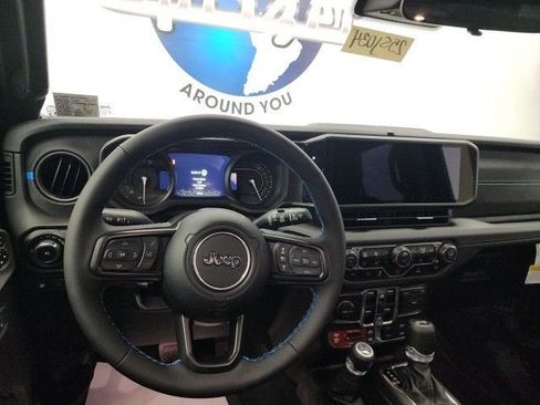 New 2025 Jeep Wrangler Unlimited Rubicon 4xe w/ Convenience Group AWD/4WD image 14