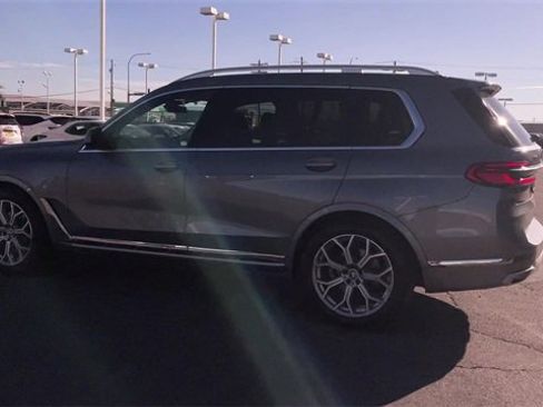 Used 2025 BMW X7 xDrive40i image 7