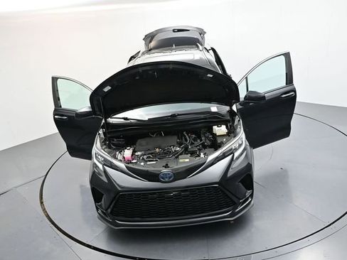 Used 2023 Toyota Sienna XSE image 51