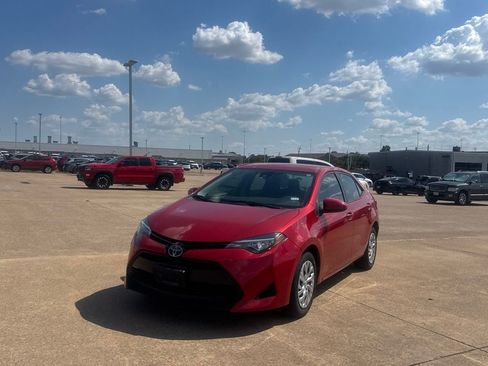 Used 2017 Toyota Corolla LE FWD image 8