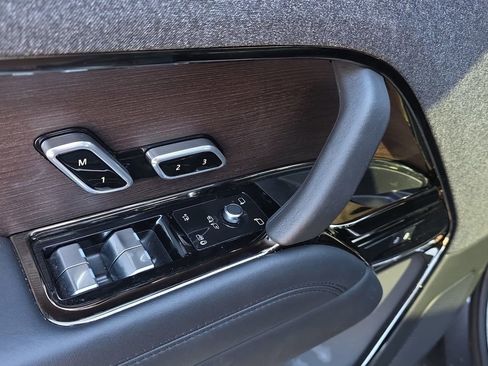 Used 2023 Land Rover Range Rover Sport SE image 11