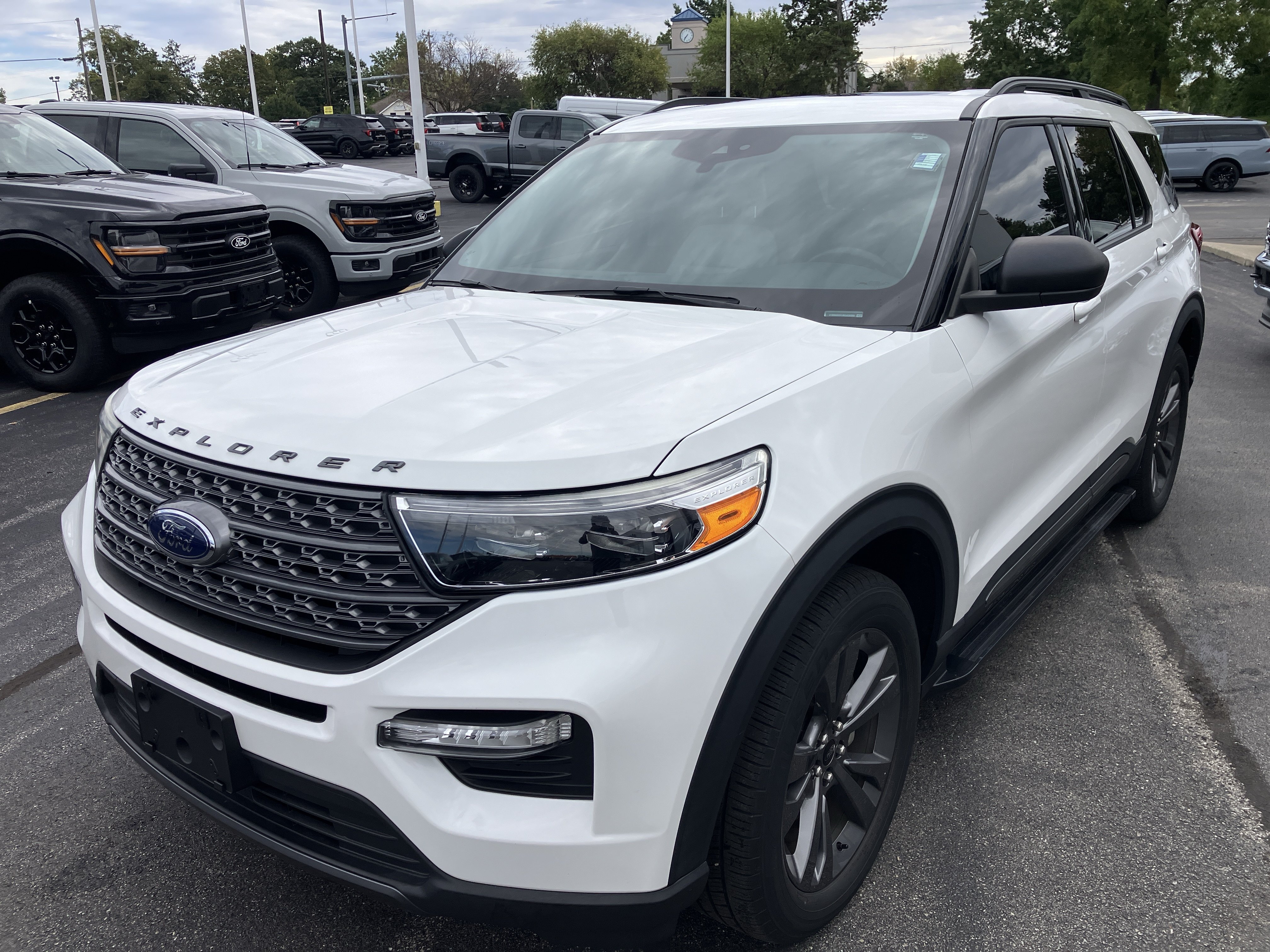 Used 2021 Ford Explorer XLT w/ Equipment Group 202A AWD/4WD image 3