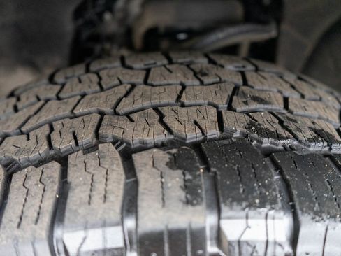 Used 2023 GMC Yukon AT4 w/ AT4 Premium Package image 43