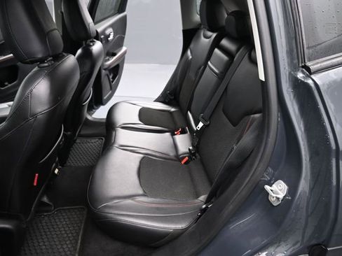 Used 2018 Jeep Compass Trailhawk w/ Navigation Group image 12