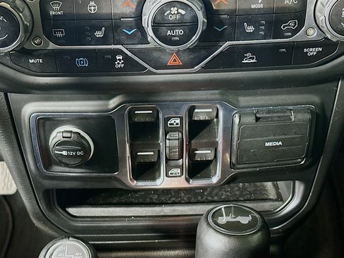 Used 2023 Jeep Wrangler Unlimited Sahara w/ Cold Weather Group AWD/4WD image 25