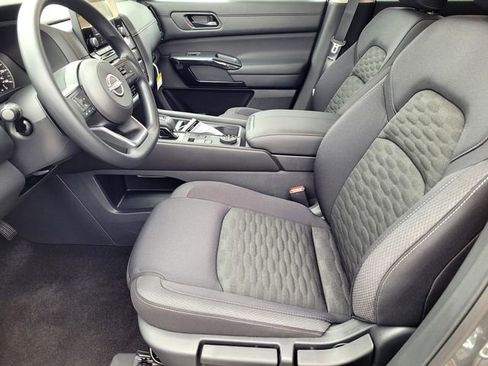 New 2025 Nissan Pathfinder S image 7