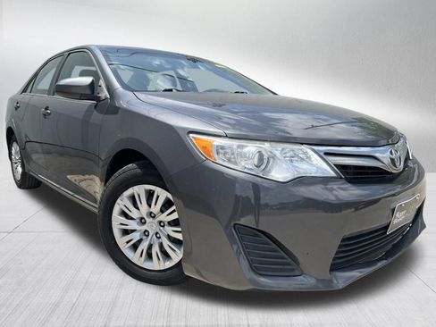 Used 2012 Toyota Camry LE FWD image 3